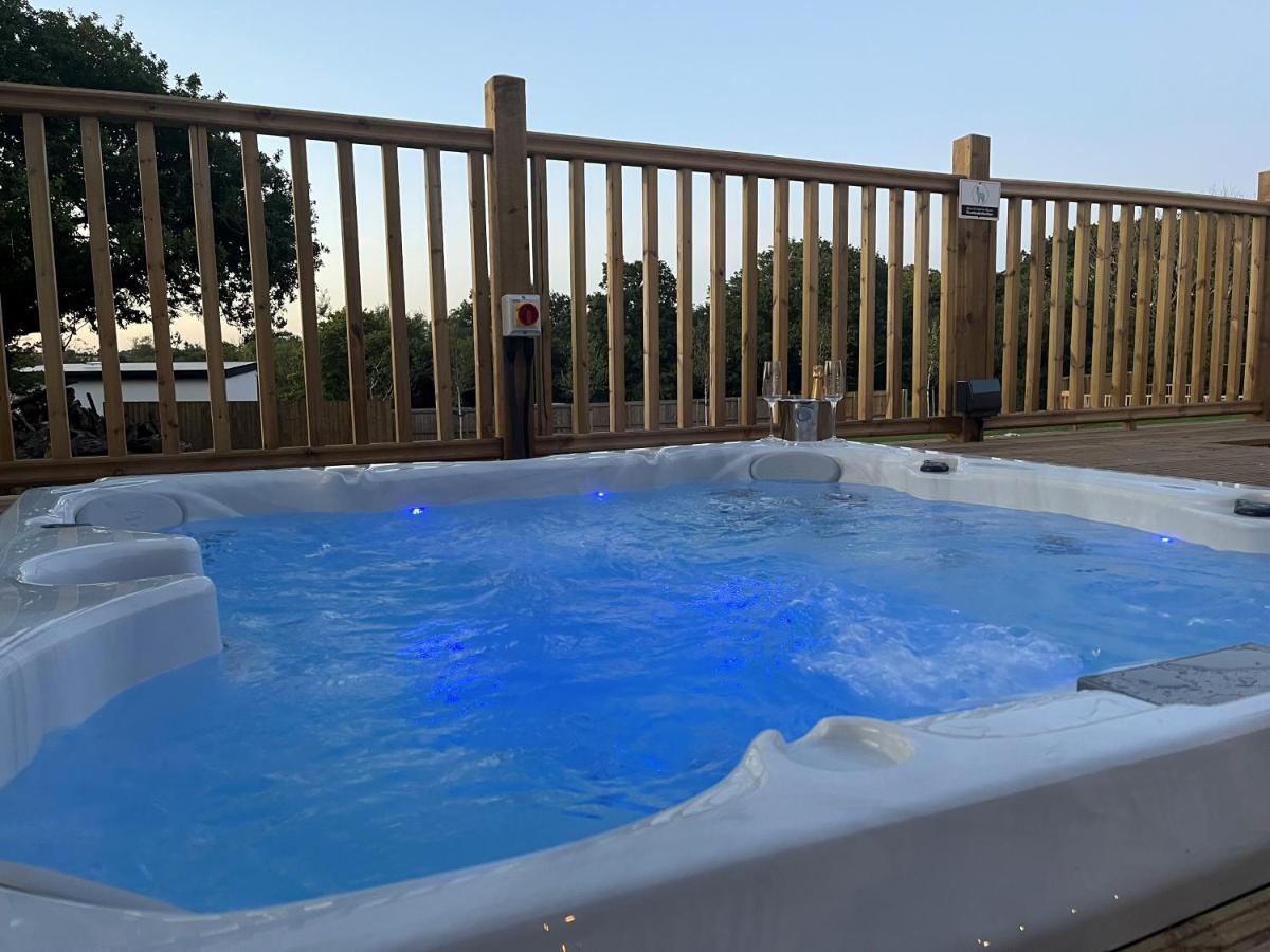 Aladdin Safari Tent Тенби Екстериор снимка