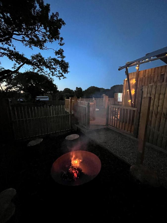 Aladdin Safari Tent Тенби Екстериор снимка