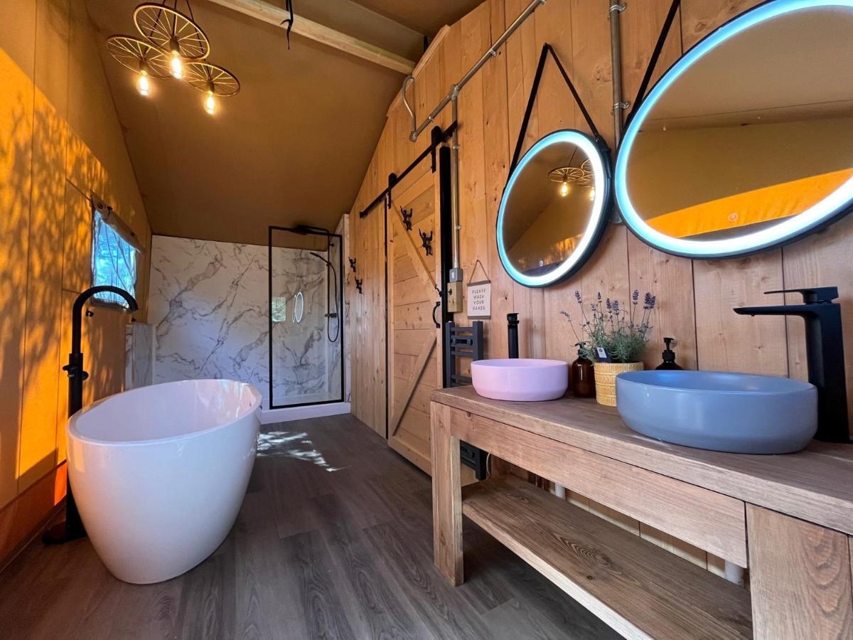 Aladdin Safari Tent Тенби Екстериор снимка