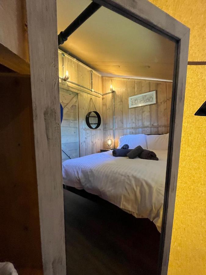 Aladdin Safari Tent Тенби Екстериор снимка